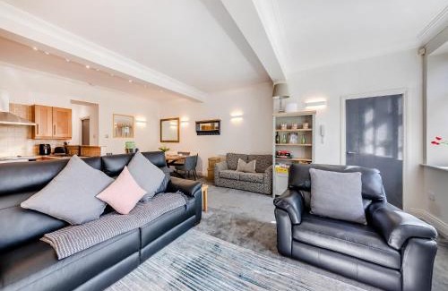 Crawcrook House | Riverview Retreat