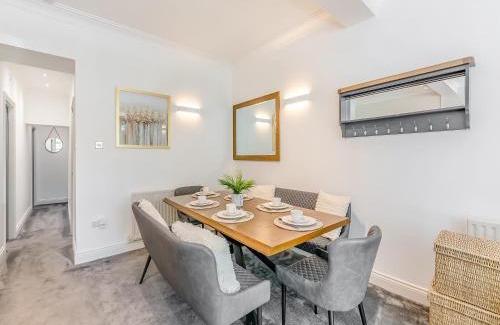 Crawcrook House | Riverview Retreat