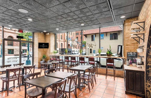 Main - Military Plaza House | RiverWalk Plaza - Executive Suite