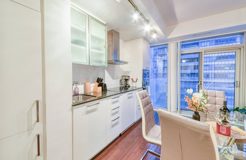 Toronto Entertainment District Apartment | RivetStays - The York