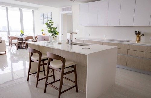 Singer Island Hotel | Riviera Beach. Elegant 2BR Retreat w Oceanview