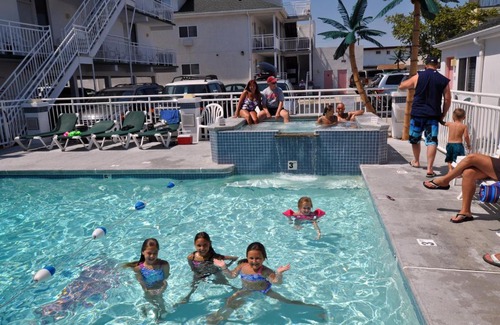 Wildwood Hotel | Riviera Resort & Suites