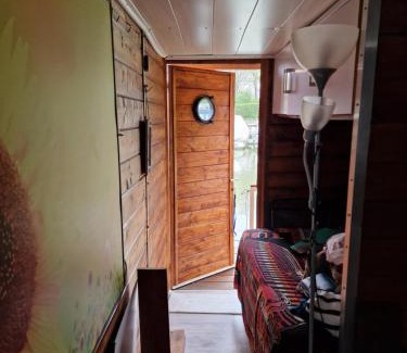 Vahrenwald Boat Rental | Rizal