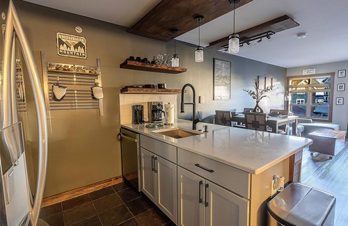 Snowshoe Condo | RL 419 - Enjoy summer in this newly renovated beauty. Awesome Village views!