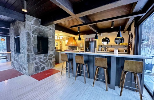 Whitefield House | RL Breathtaking views, private mountain retreat. Hot Tub, Dog Friendly, 4WD recommended!