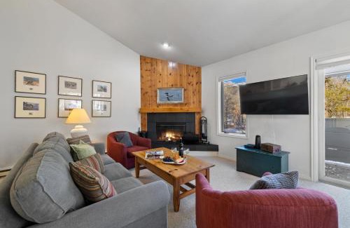 Moose Wilson Road Apartment | RMR: Mountain Maple 4 Condo in The Aspens