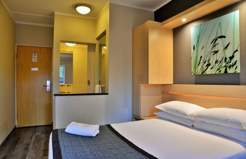 Greater Johannesburg Metropolitan Area Hotel | Road Lodge Rivonia