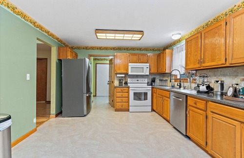 Columbus House | Roadmap Lodging: Garden Oasis by Cedarcrest