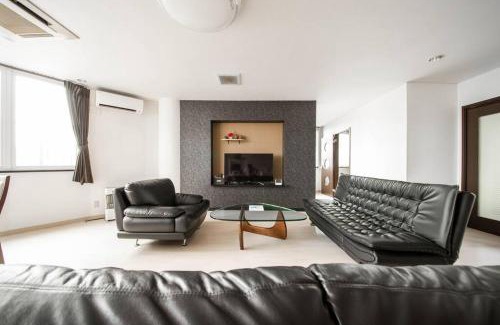 Toyohira Villa | ROADSIDE House
