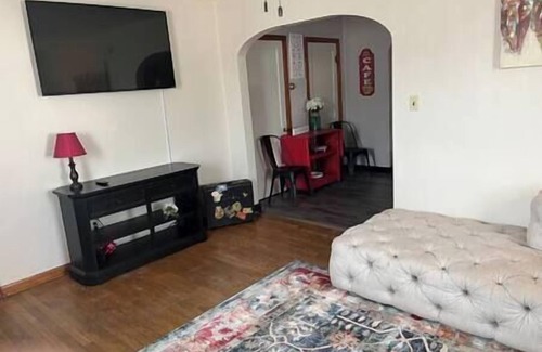 Hermann Apartment | Roam Suite at Brickhouse Inn