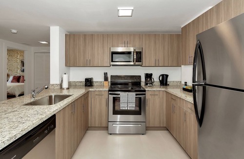 Coral Way Apartment | Roami at Grove 27