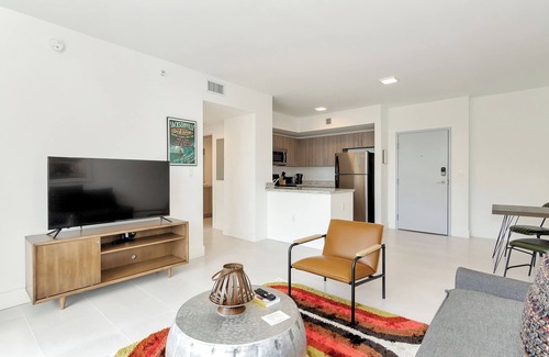 Coral Way Apartment | Roami at Grove 27