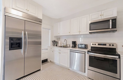 Edgewater Apartment | Roami at Mimosa Manor