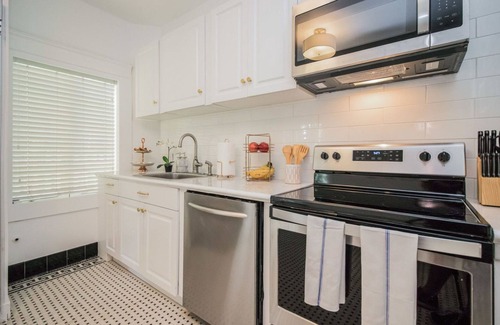 Edgewater Apartment | Roami at Mimosa Manor