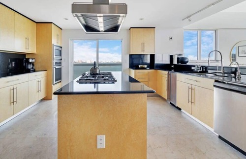 North Bay Village House | Roami at The Current | Miami| Penthouse | 6 Bed