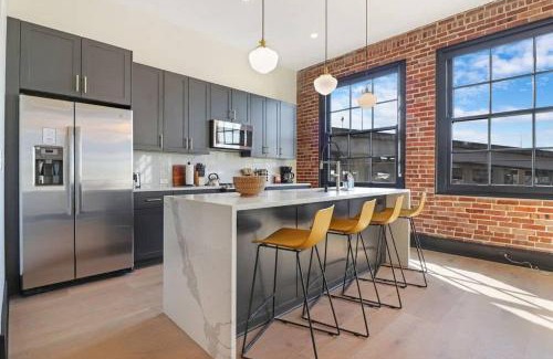 Arts/Warehouse District Apartment | Roami at The Lola Near Bourbon St 3BR #50