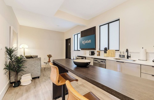 Midtown Apartment | Roami at The Palace