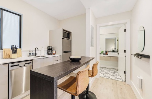 Midtown Apartment | Roami at The Palace