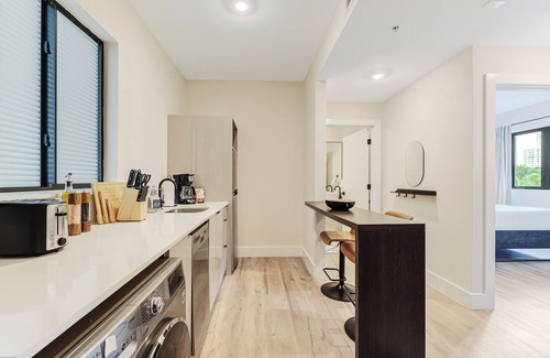 Midtown Apartment | Roami at The Palace