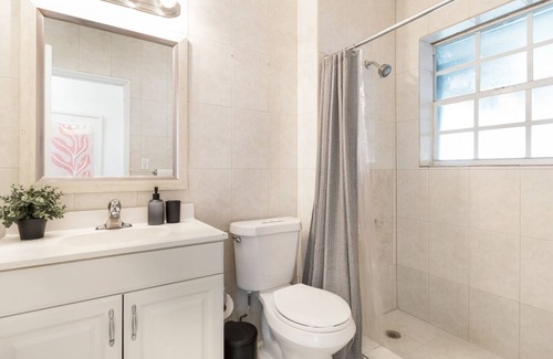 Northeast Miami Apartment | Roami at Urban Oasis
