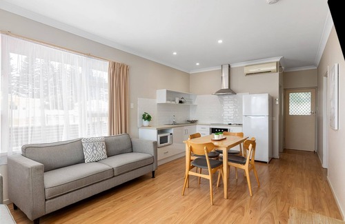 Waterhouse House | Robe Central Motel
