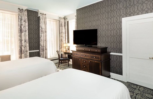 Historic District Hotel | Robert Johnson 2 Double Beds, Historic Inns, Antique Style, Near Chesapeake Bay