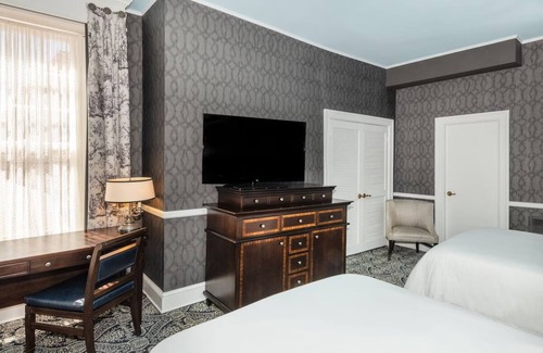 Historic District Hotel | Robert Johnson 2 Double Beds, Historic Inns, Antique Style, Near Chesapeake Bay