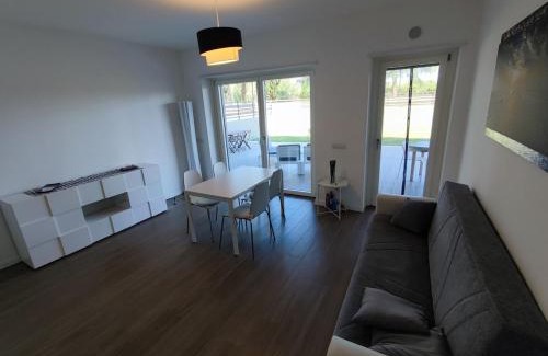 Quartiere XXVII Primavalle Apartment | Roberta and Luca cozy apartment with garden, terrace and pool