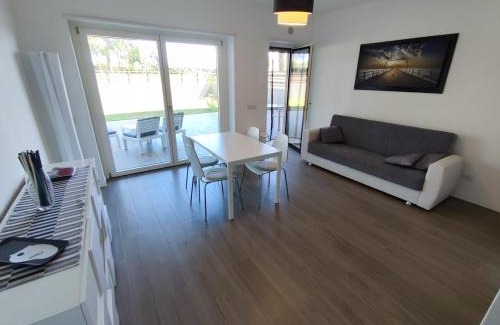 Quartiere XXVII Primavalle Apartment | Roberta and Luca cozy apartment with garden, terrace and pool