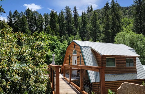Lava Hot Springs Cabin | Robies Roost Guesthouse - Cabin in the Woods!