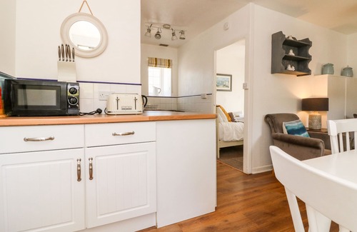 Watermouth Cottage | ROBIN COTTAGE, pet friendly, character holiday cottage in Ilfracombe