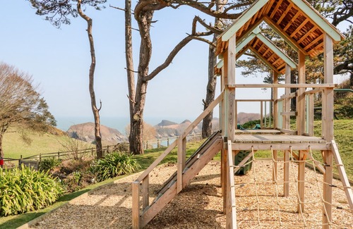 Watermouth Cottage | ROBIN COTTAGE, pet friendly, character holiday cottage in Ilfracombe