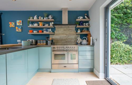 Tan-y-groes House | Robin Hill