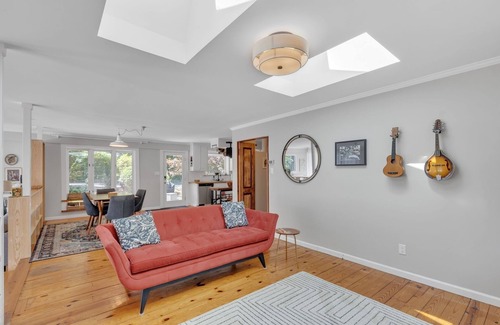 Chapel Hill House | Robin's Rest (3-Bedroom Home) with Pool by RedAwning