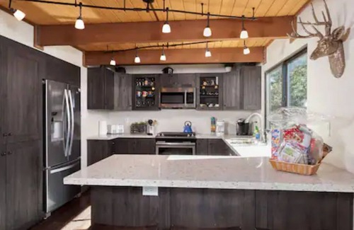 Upper Moonridge Ski Chalet | "Robins Nest" Slope Views, spa, pets ok.