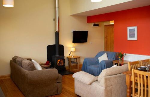 Lampeter House | Robins Perch Eco Lodge Apartment Lampeter