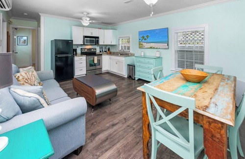 Key West Historic District Cottage | ~ROBINSON CRUSOE COTTAGE~ Delight in island vibes in this home with a pool.
