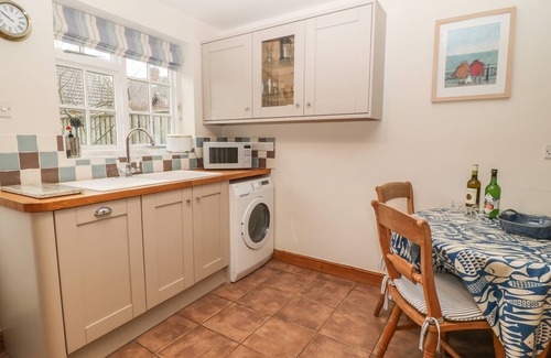 Otterton Cottage | ROBYN COTTAGE, pet friendly, country holiday cottage in Otterton