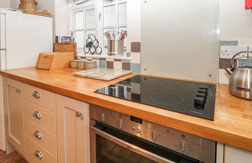 Otterton Cottage | ROBYN COTTAGE, pet friendly, country holiday cottage in Otterton
