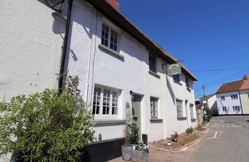 Otterton Cottage | ROBYN COTTAGE, pet friendly, country holiday cottage in Otterton