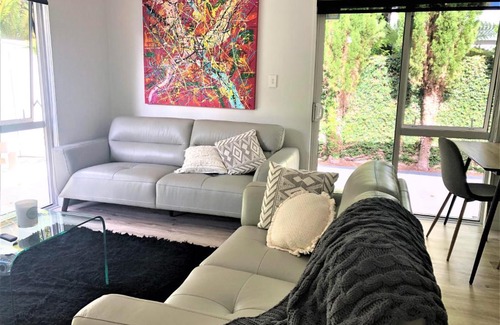 Hamilton House | Robyn's Retreat