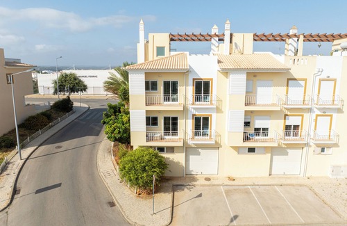 Parchal Villa | Rocha's Residence Ferragudo - Exclusive Villa, River View, Central & Near Beach