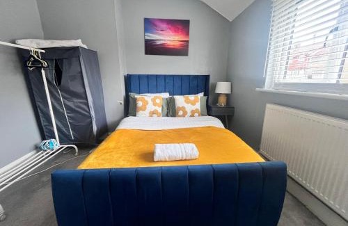Rochester East Ward House | Rochester Cozy 3Bed Home with Free Parking