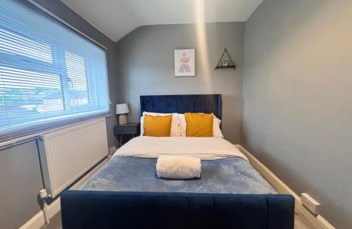 Rochester East Ward House | Rochester Cozy 3Bed Home with Free Parking