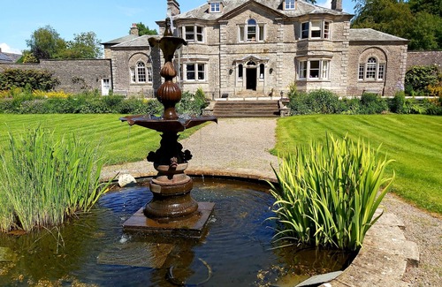 Orton Apartment | Rochester Suite in 17th century Orton Hall