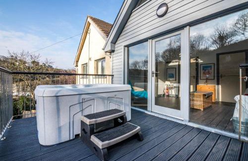 Fishguard House | Rock Cottage - 3 Bedroom Holiday Home - Fishguard