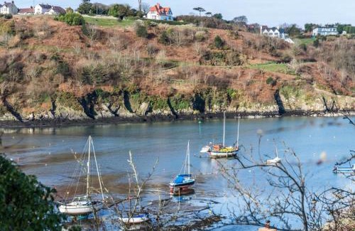 Fishguard House | Rock Cottage - 3 Bedroom Holiday Home - Fishguard