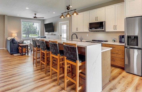 Rock Hall House | Rock Hall Retreat w/Balcony Near Park & Marina!