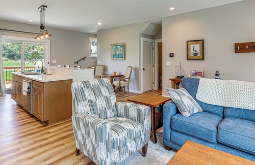 Rock Hall House | Rock Hall Retreat w/Balcony Near Park & Marina!