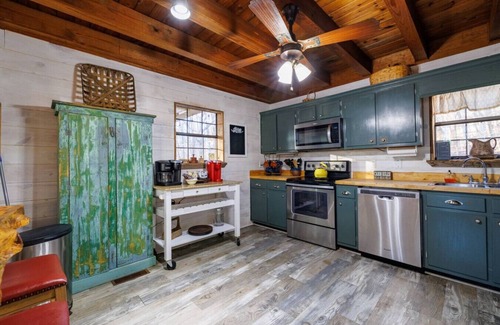 Mentone Ski Chalet | Rock Home I 2MI to Desoto I 3 Acres I Horse Shoes